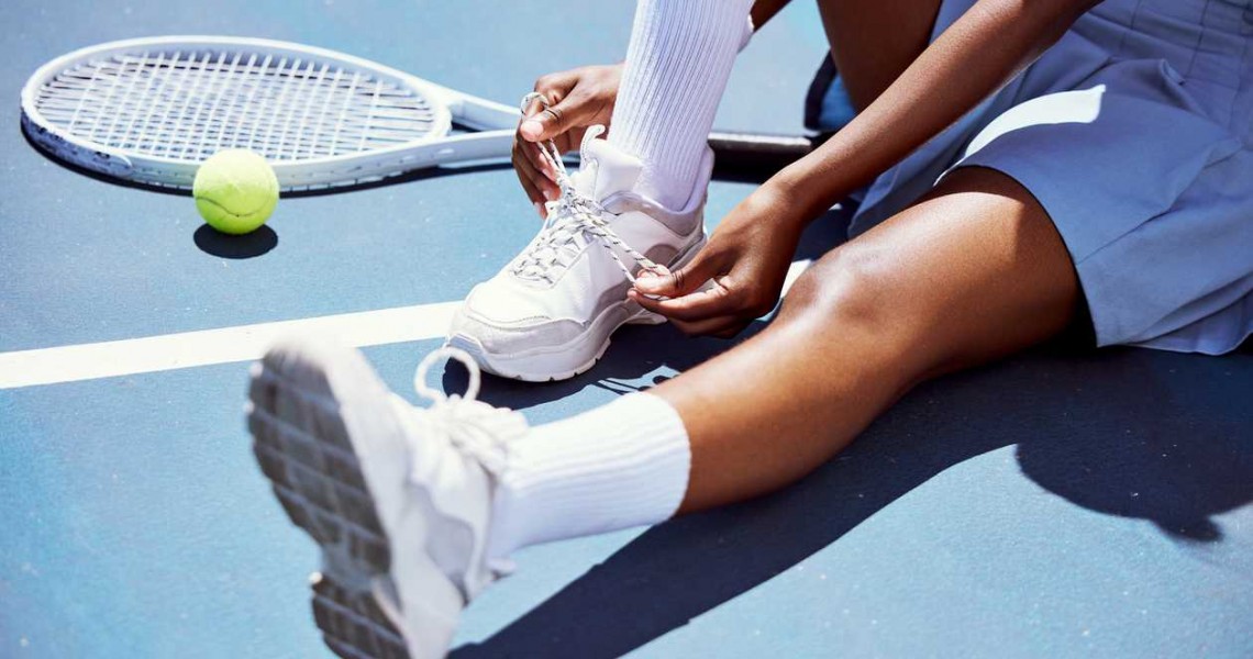 SO SÁNH VỚ TENNIS VÀ VỚ ĐI HẰNG NGÀY